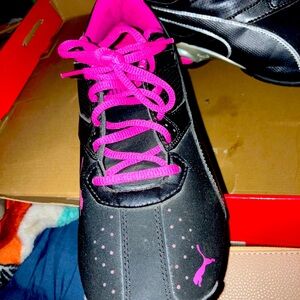 WOMENS PUMA TENNIS SHOES